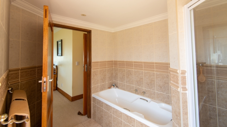 7 Bedroom Property for Sale in Outeniqua Strand Western Cape